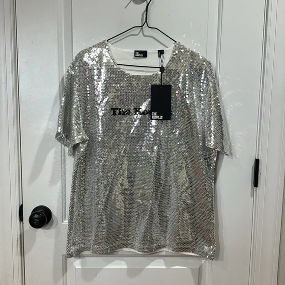 *NEW* THE KOOPLES SILVER SEQUINED TEE LARGE - Picture 4 of 9